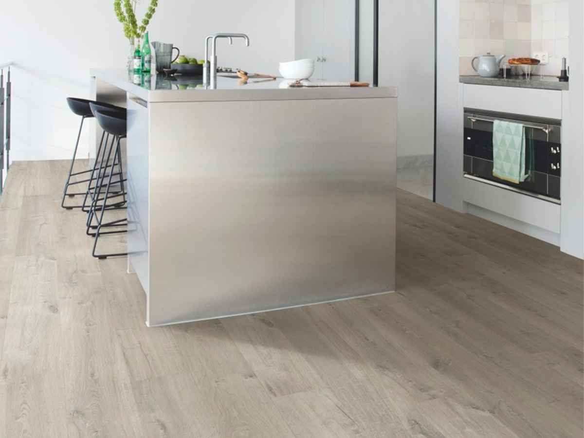 Piso Laminado em Régua Quick-Step Impressive Carvalho Cinza Suave